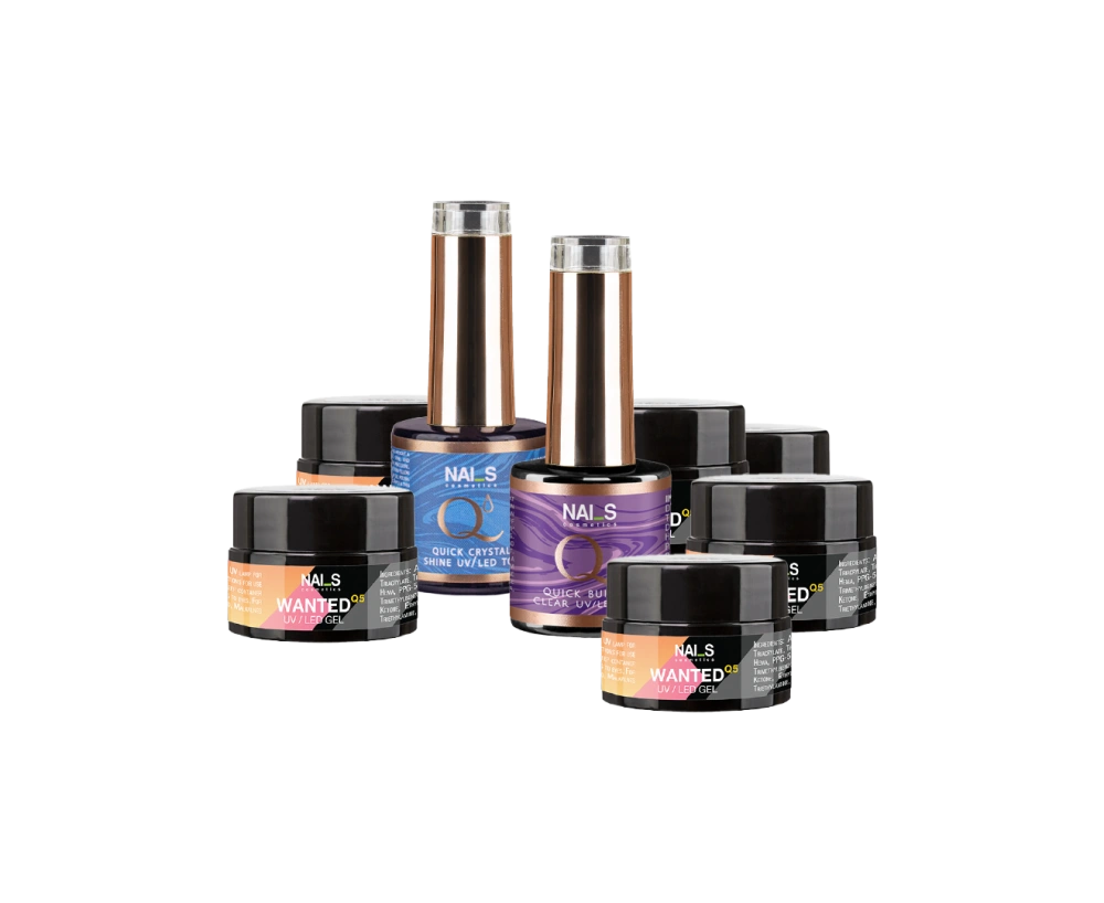 
Į Wanted gelių pradinį rinkinį įeina:&nbsp;
- Quick Builder CLEAR UV/LED bazė/gelis, 8 ml; 
- Quick Crystal Shine UV/LED viršutinis sluoksnis be lipn...